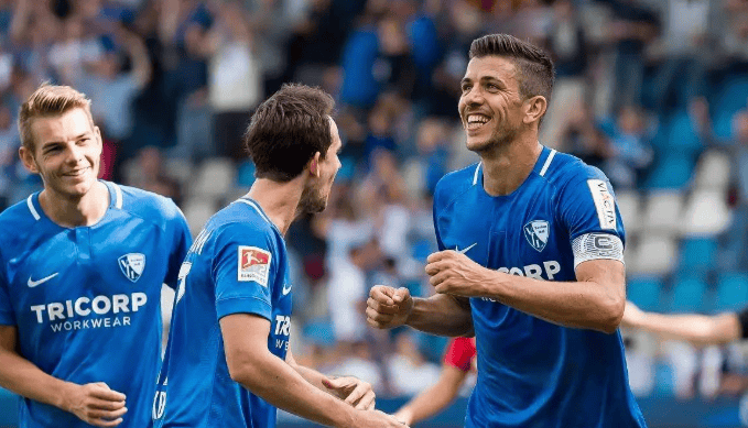 德国杯今夜再迎强敌，斯图加特门线救险，主帅态度：气氛紧张，控场能力受关注的简单介绍